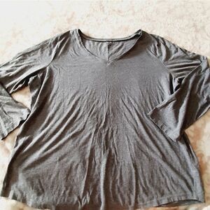 New Directions sz 1X grey soft knit v neck top